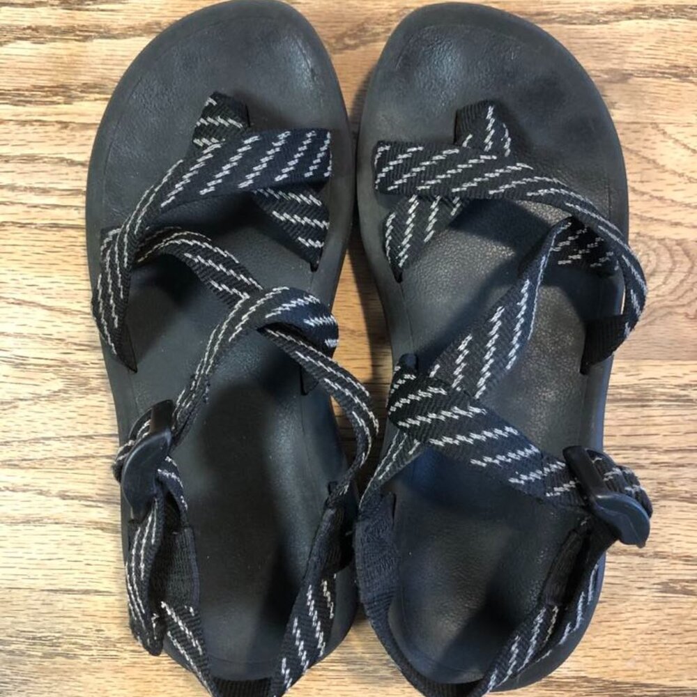 Madden Girl Hiking sandals, size:6, black and white